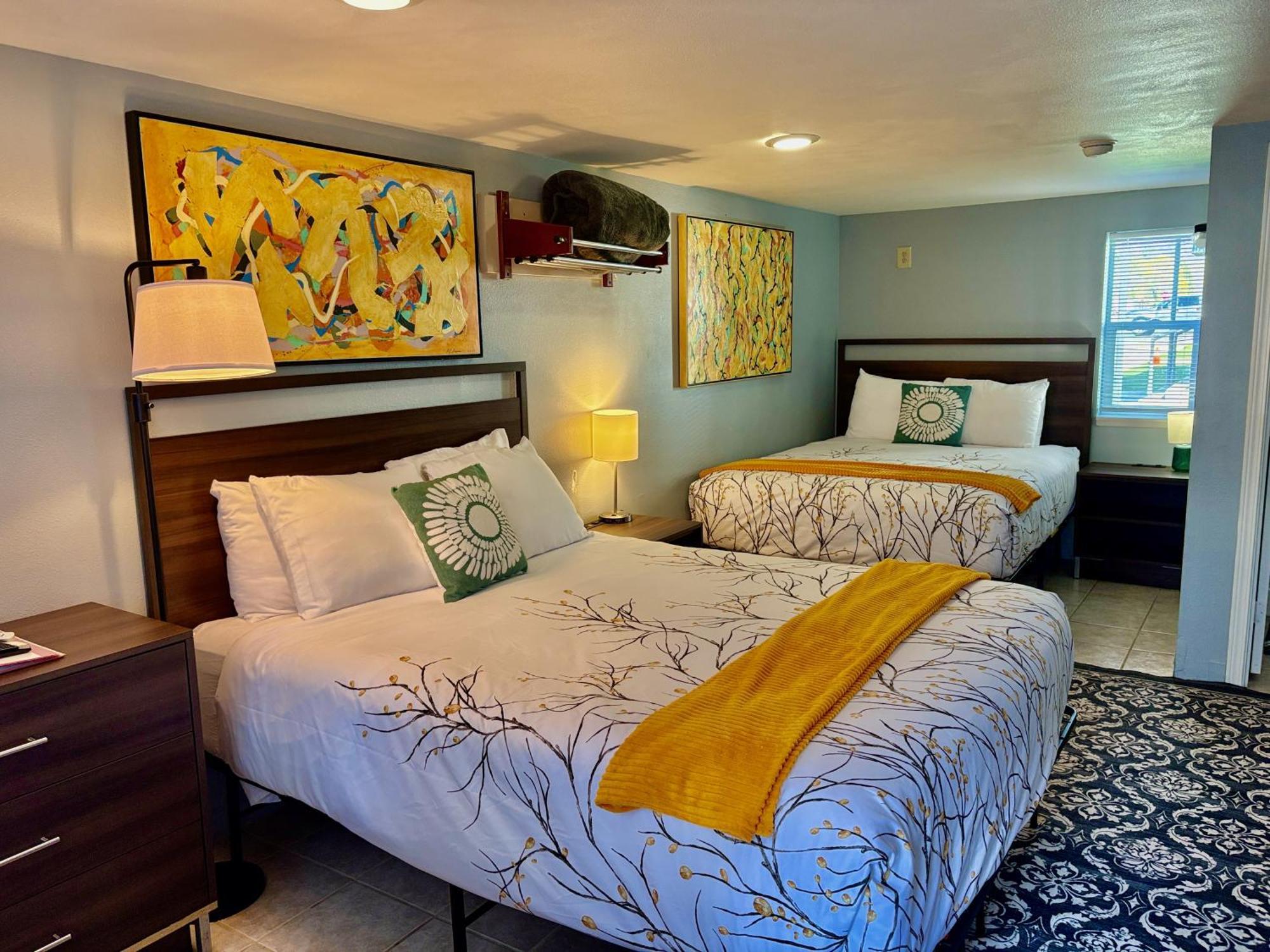 Riverwalk Inn Челан Екстериор снимка
